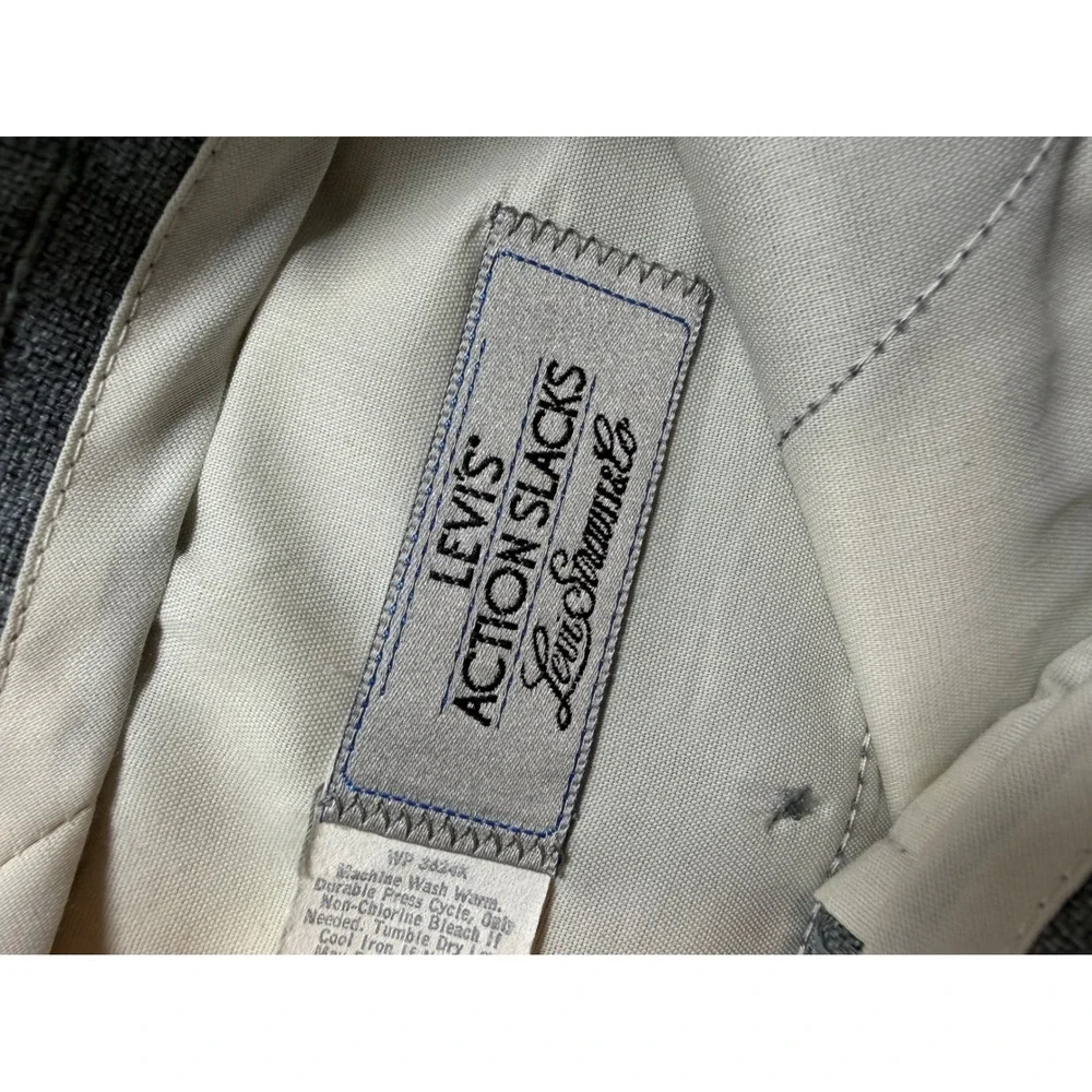 Levis levi action